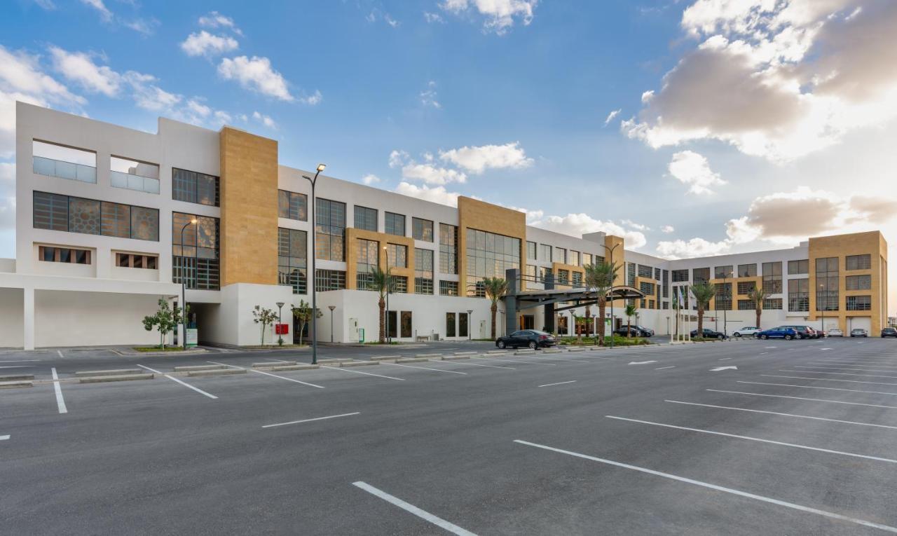 Holiday Inn & Suites Al Jubail By Ihg Al Fanatir Exterior photo