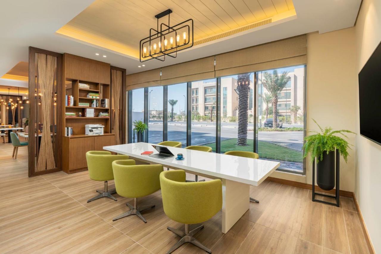 Holiday Inn & Suites Al Jubail By Ihg Al Fanatir Exterior photo